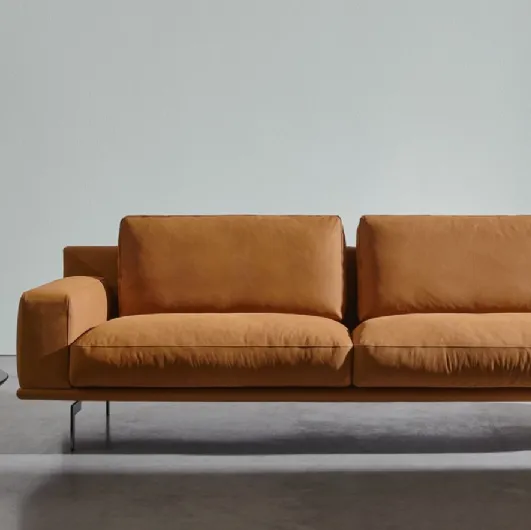 Linear Etan sofa in Twils Lounge fabric