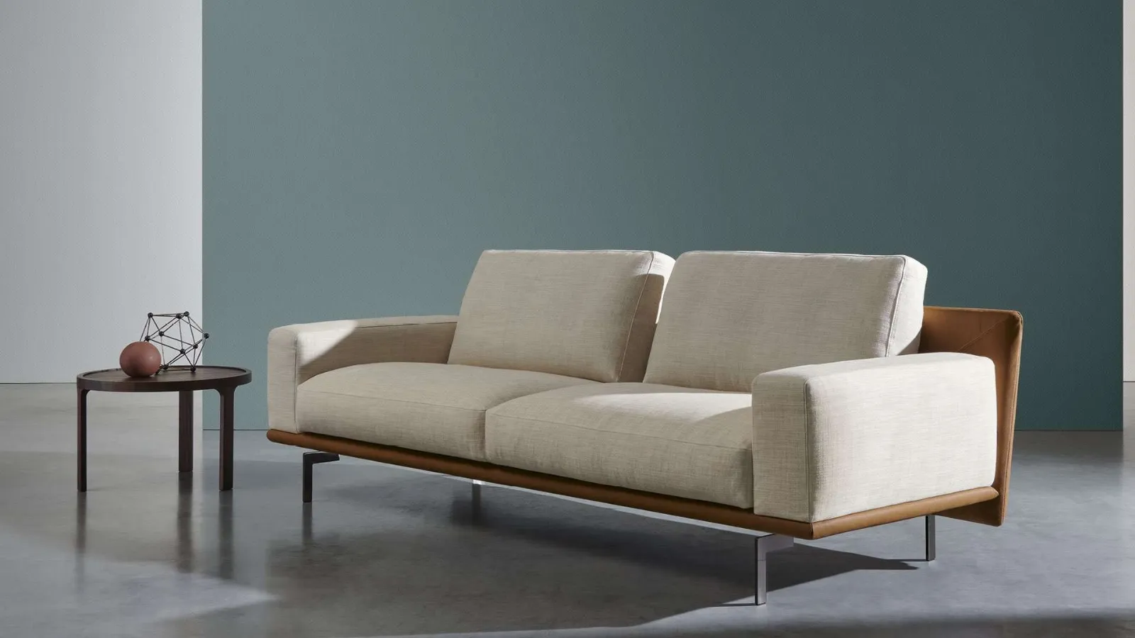 Etan linear sofa by Twils Lounge