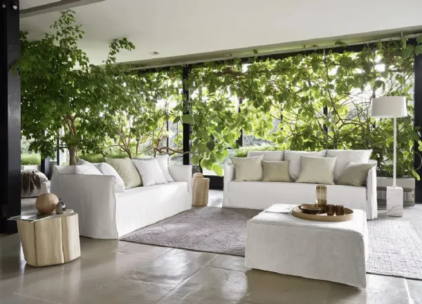 Linear sofa in Ghost fabric by Gervasoni.