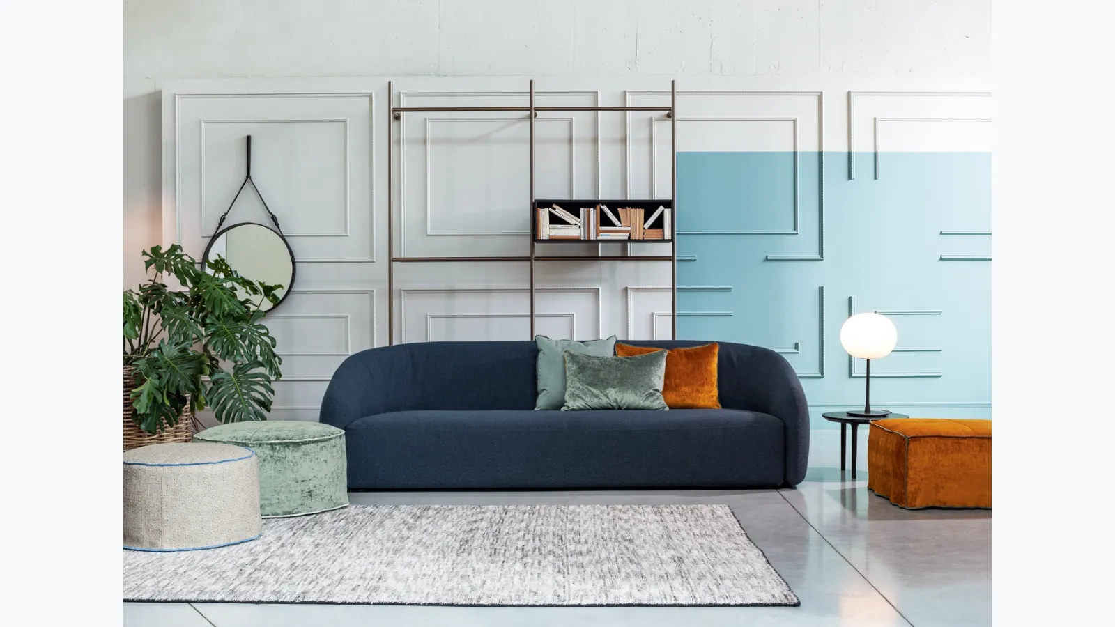 Linear Globe sofa by Flexteam