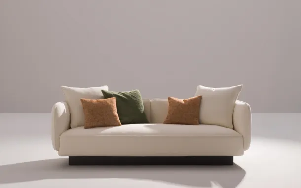 Homan Small linear sofa by Desirèe