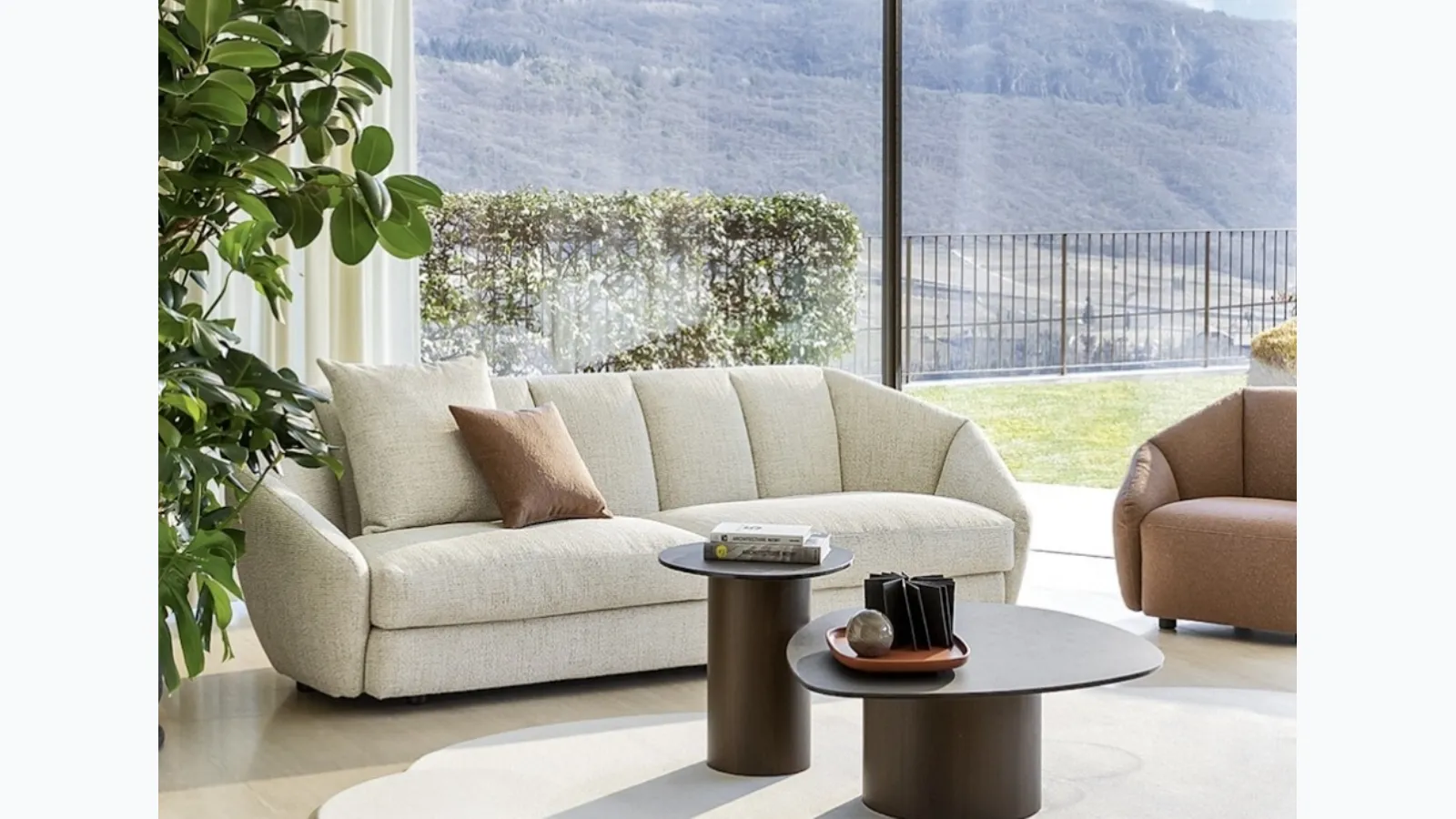 Linear sofa Jill by Calligaris