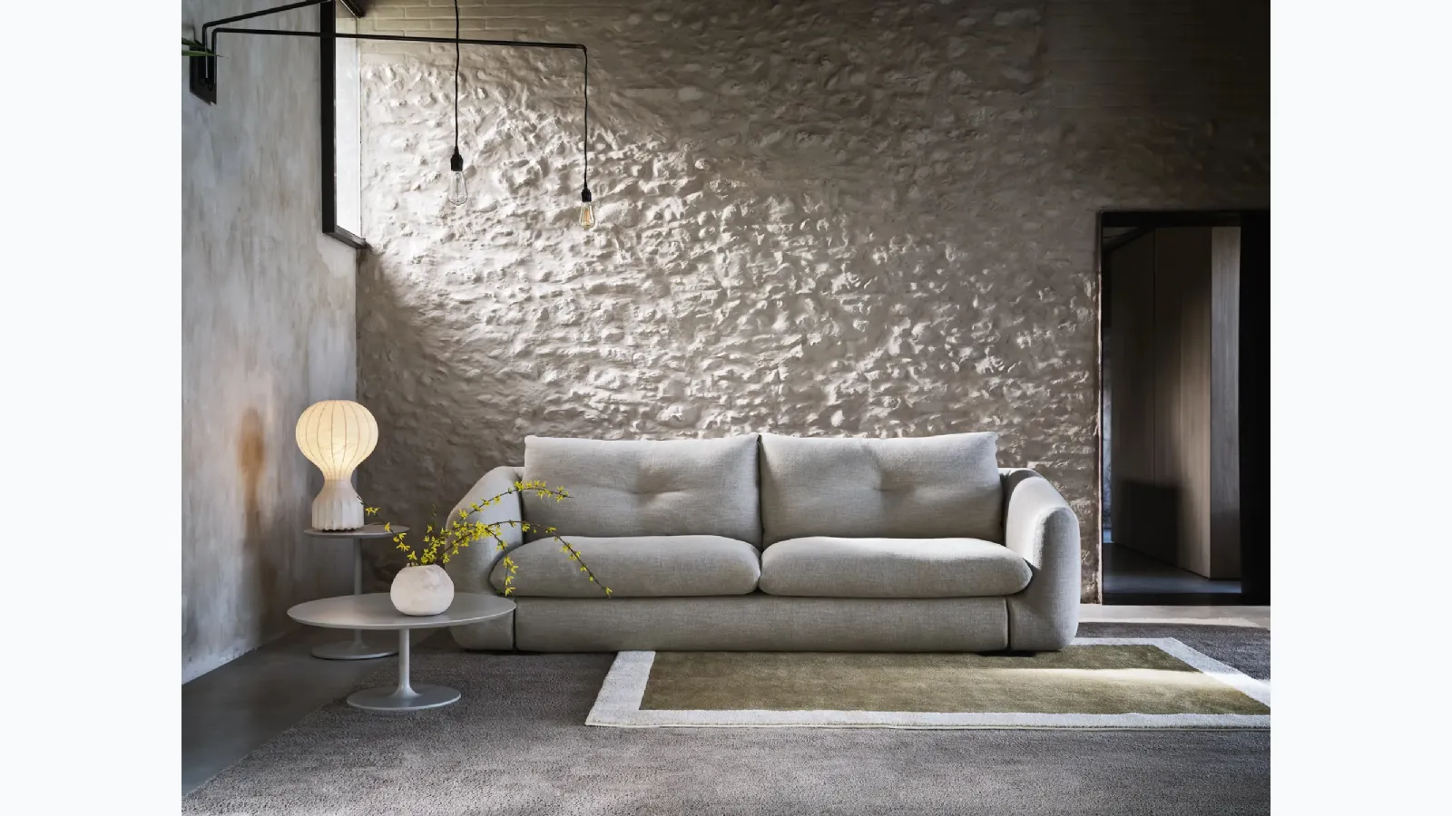 Linear sofa Kumo by Twils
