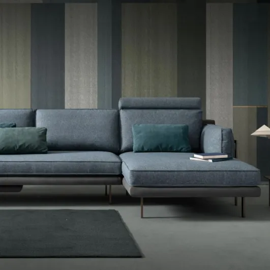 Madison sofa with chaise longue by Samoa.