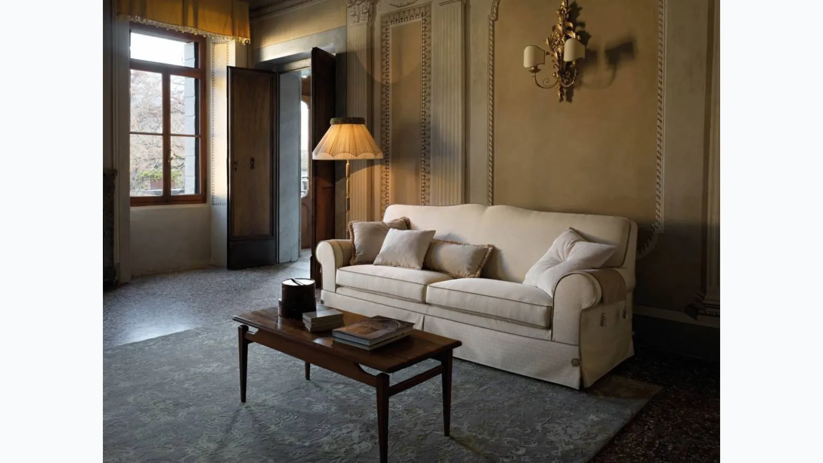 Classic sofa in Medea fabric by Samoa.