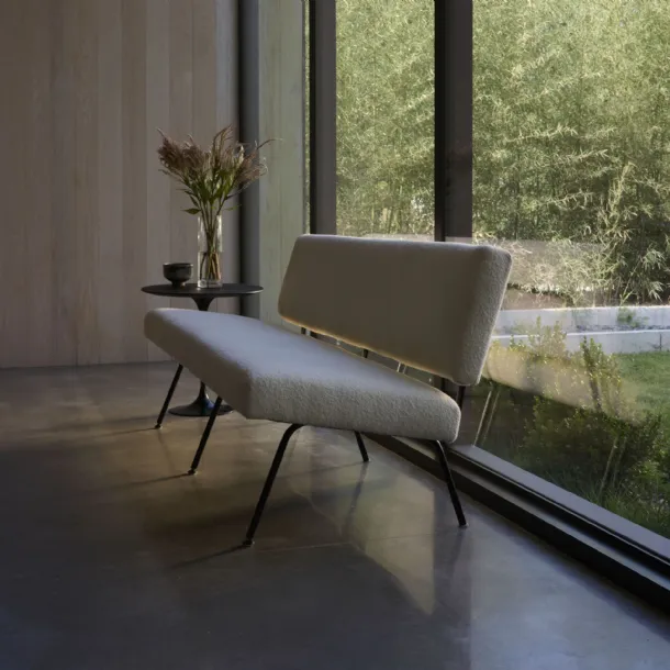 Linear sofa Model 33 by Knoll.