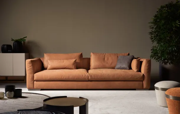 Montecarlo linear leather sofa by Cantori.