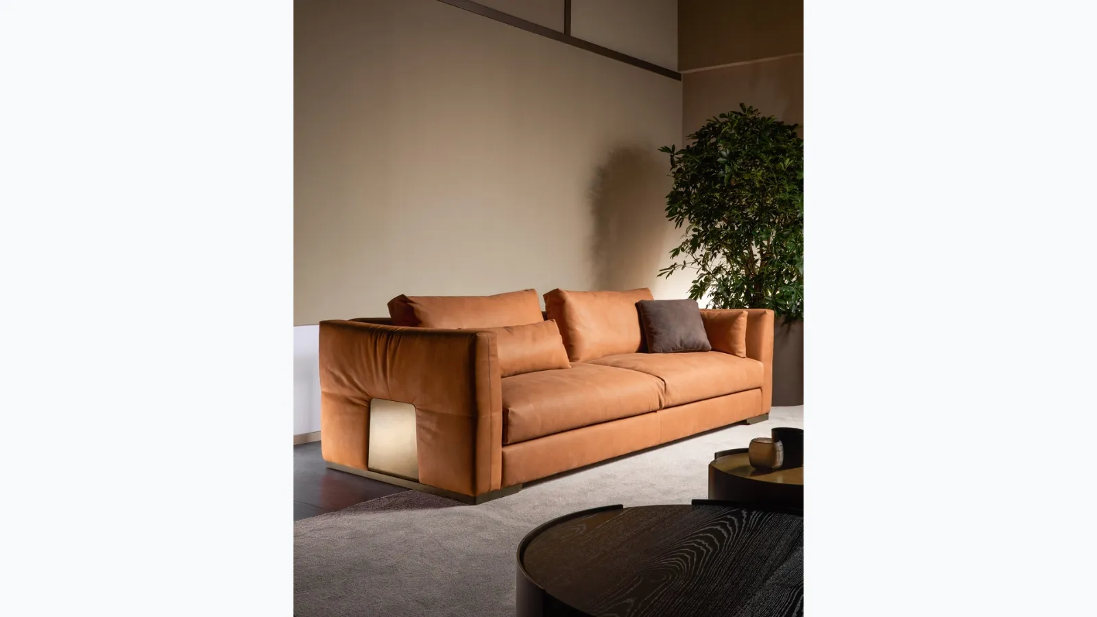Linear leather sofa Montecarlo by Cantori.