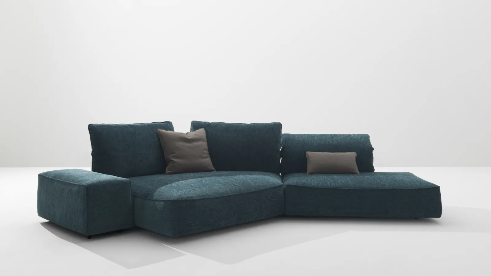 Mose sofa with chaise lounge in Desirèe fabric