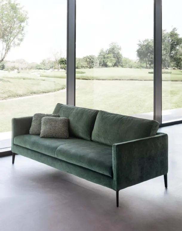 Linear sofa Raffaello by Presotto.
