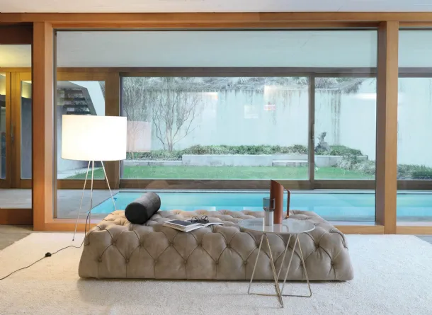 Linear quilted leather sofa Rollking by Desirèe.