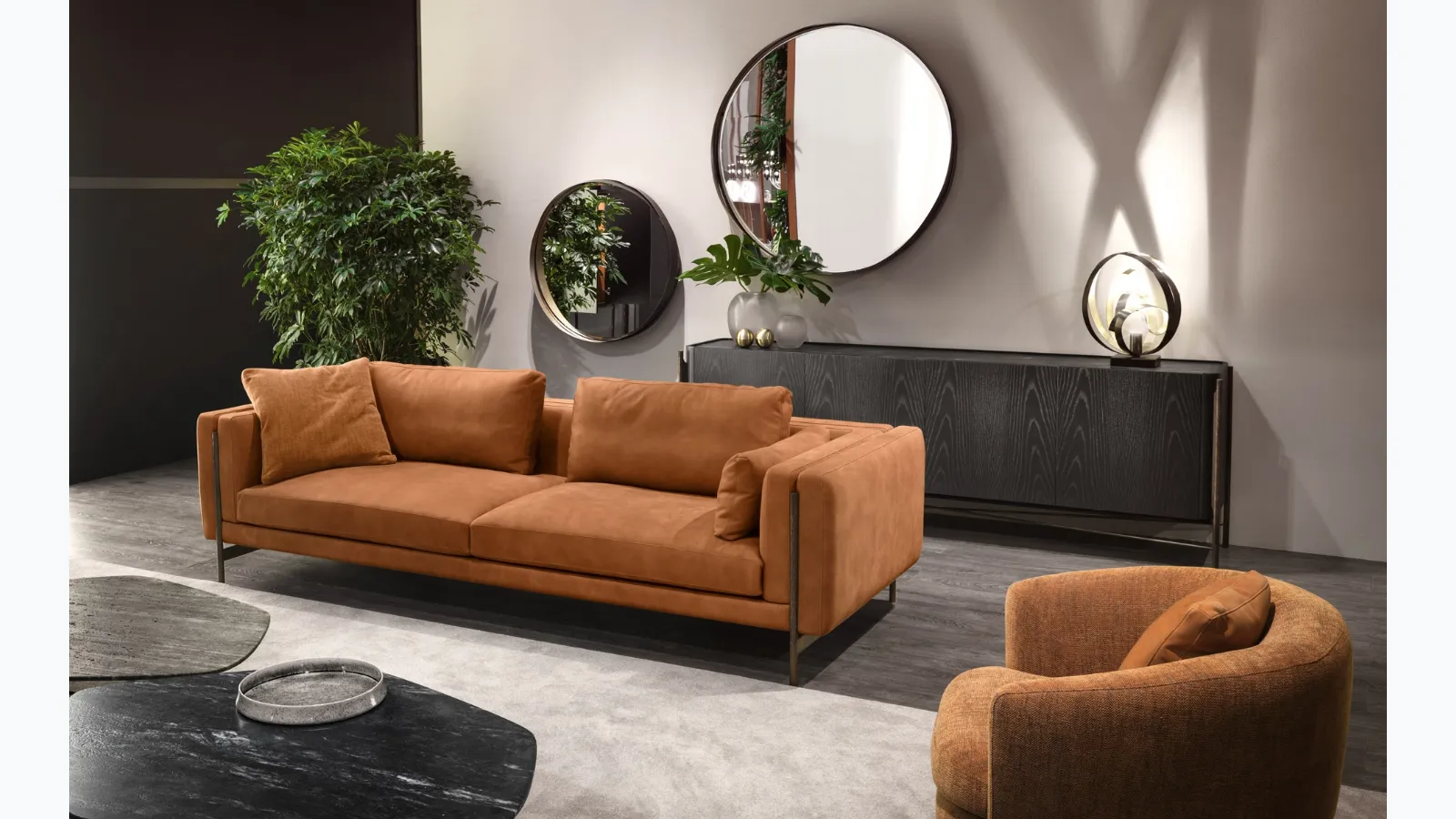 Linear Shangai leather sofa by Cantori.