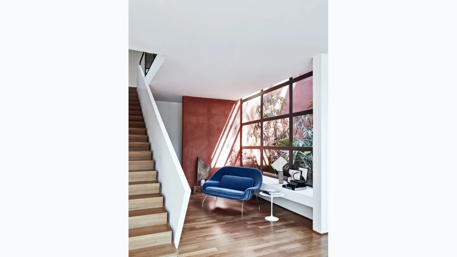 Linear Womb Settee sofa by Knoll