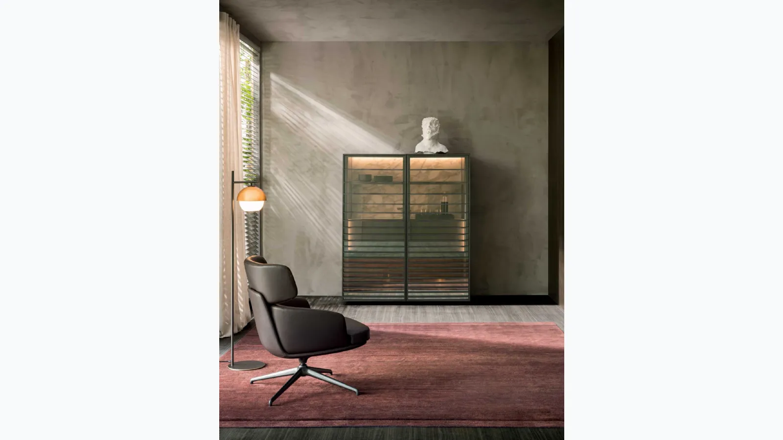 Wooden Horizons sideboard with glass doors by Molteni & C