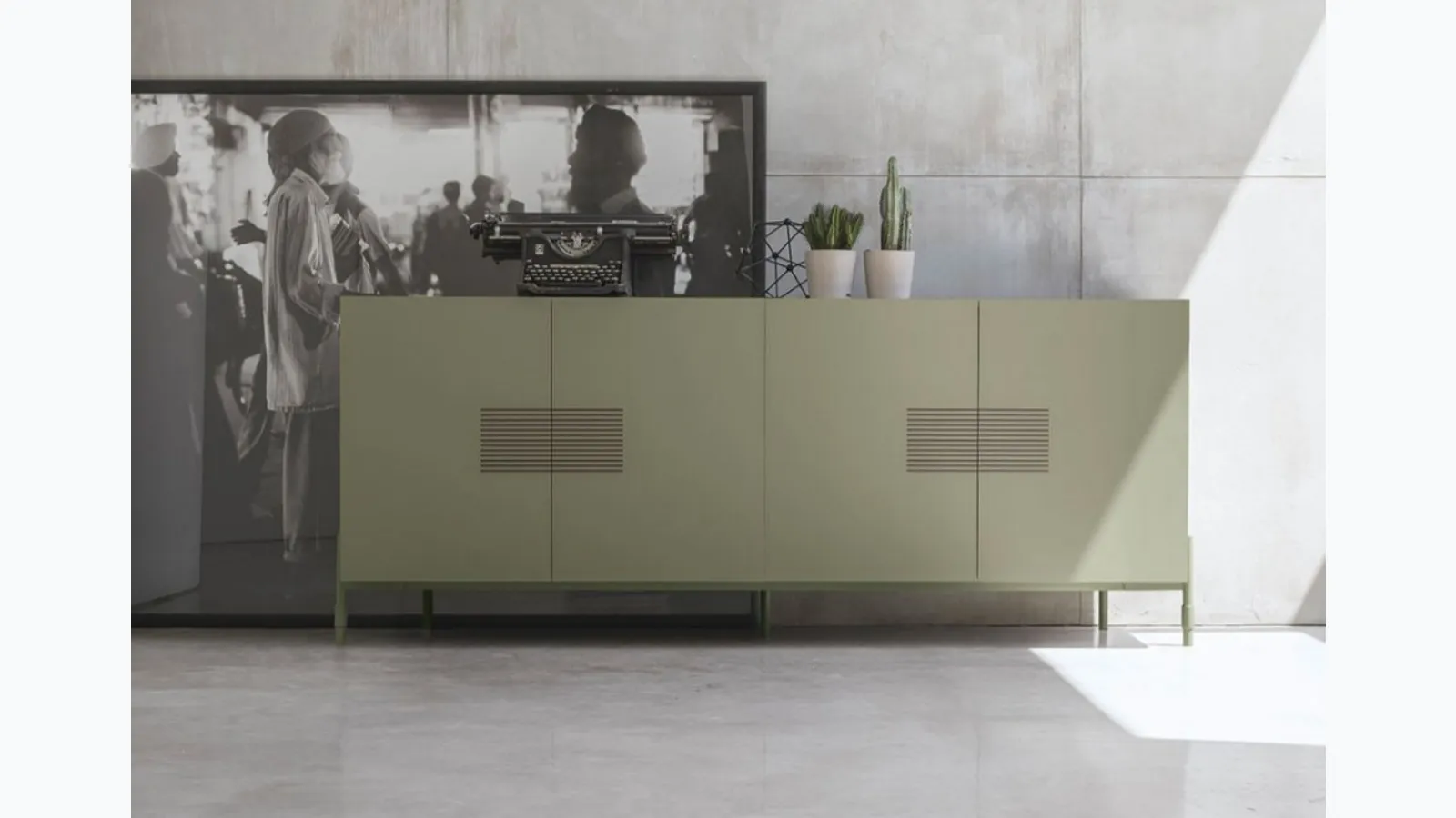 Madia Time G in matte lacquered finish by Tomasella