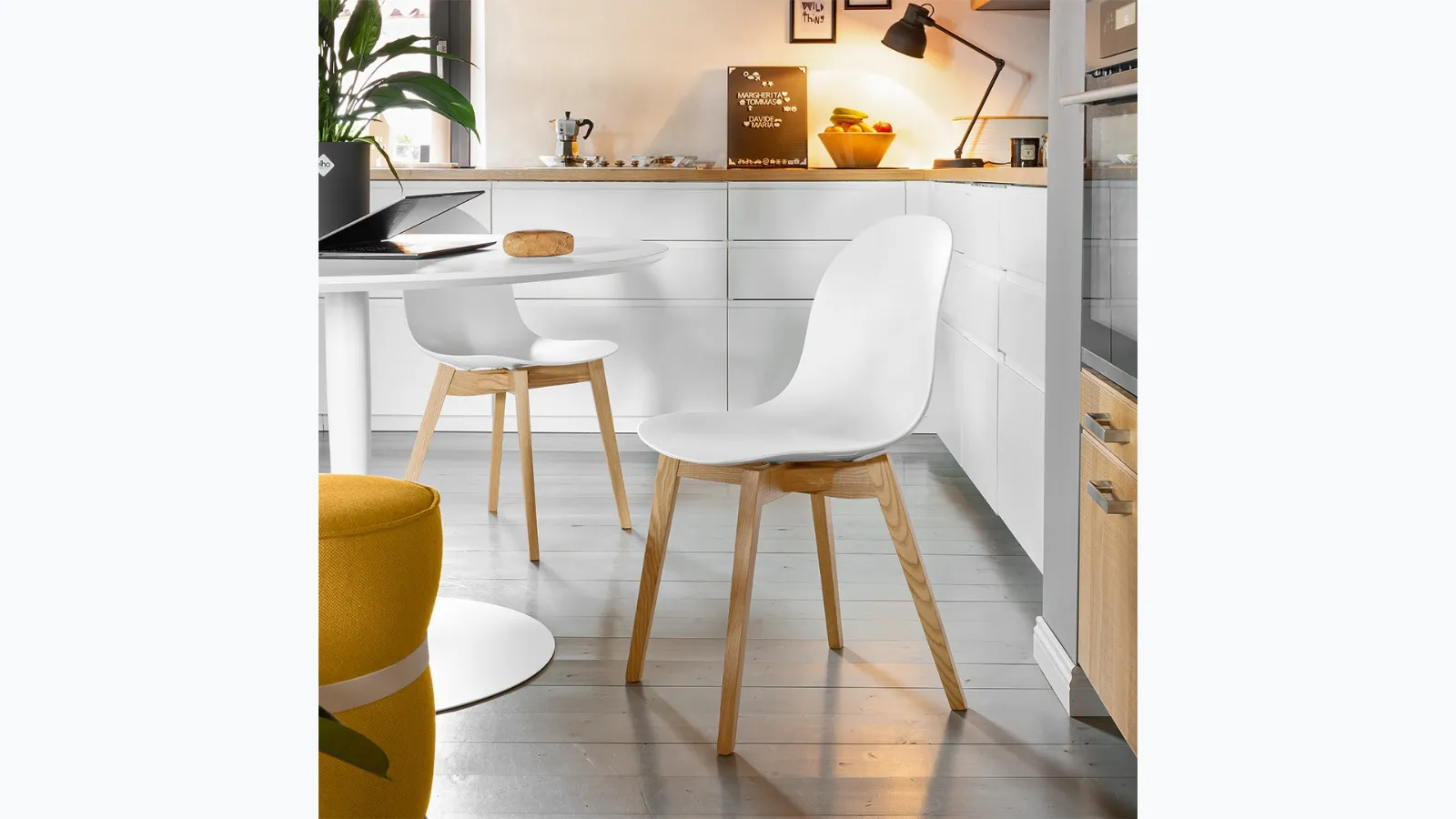Sedia Academy in polypropylene with wooden legs by Connubia