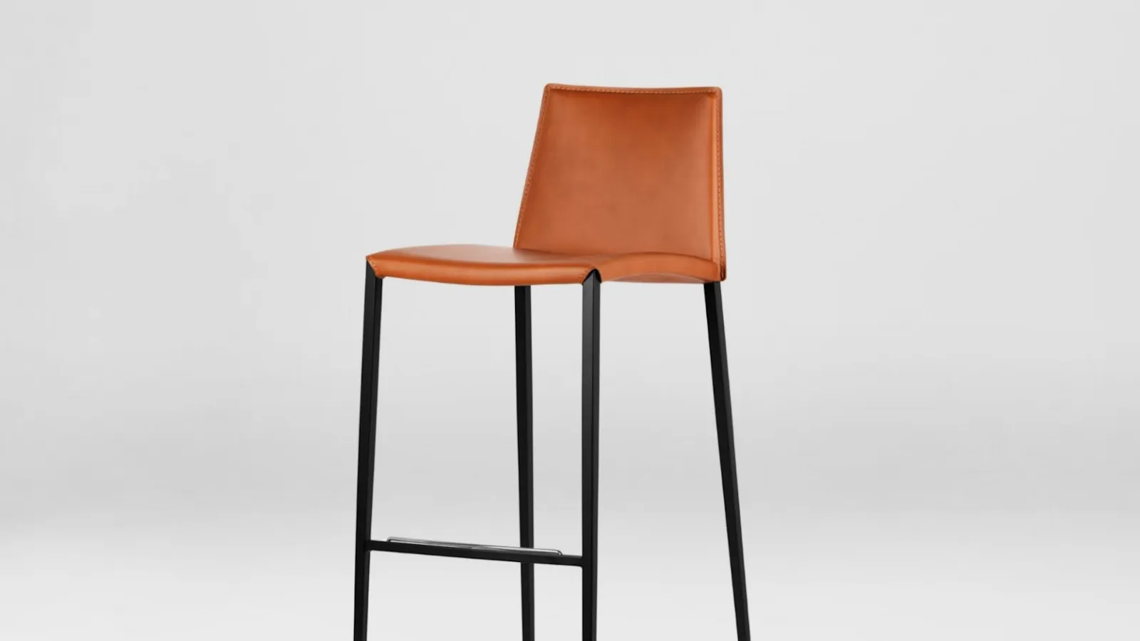 Aida stool in regenerated leather by Calligaris.
