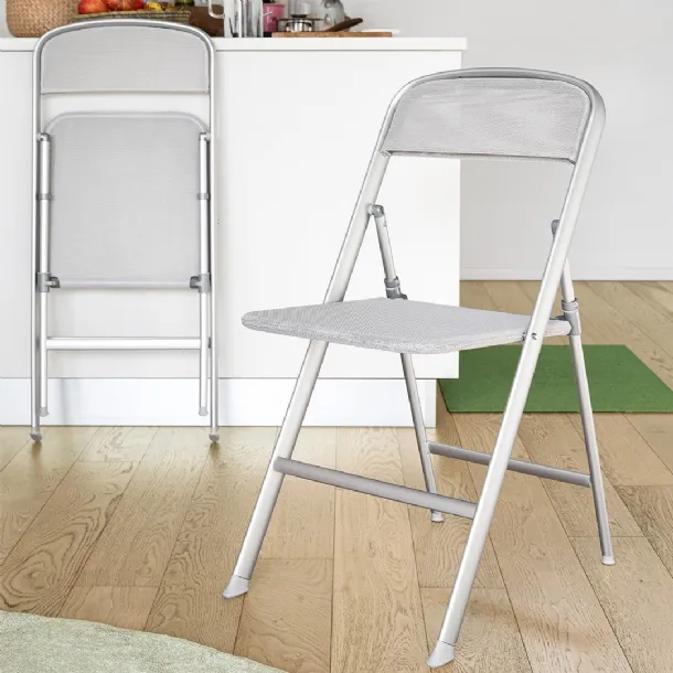Connubia's foldable Alu chair