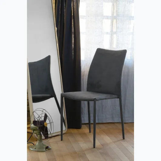 Amy chair in econabuk with steel structure by Ingenia.
