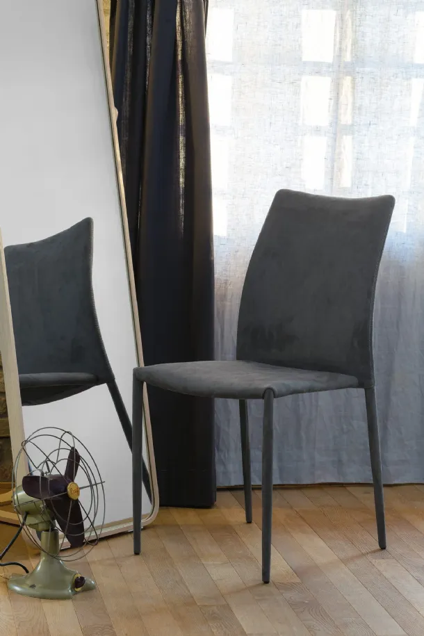 Amy chair in econabuk with steel structure by Ingenia.