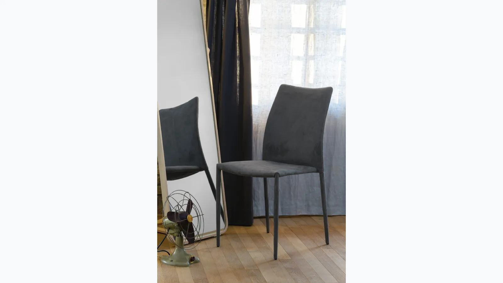 Amy chair in econabuk with steel structure by Ingenia.