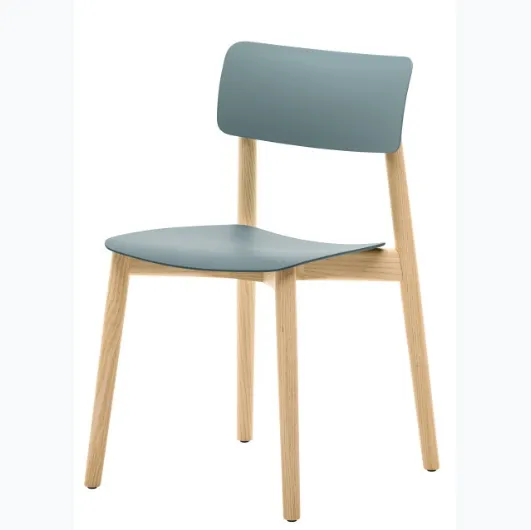 Astrid chair in polypropylene with wooden structure by Veneta Cucine