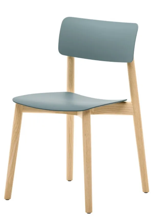 Astrid chair in polypropylene with wooden structure by Veneta Cucine
