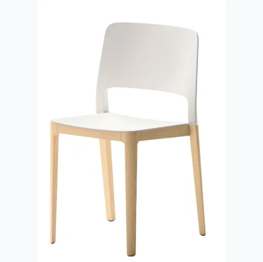 Stackable Atelier chair in polypropylene with a wooden frame by Veneta Cucine
