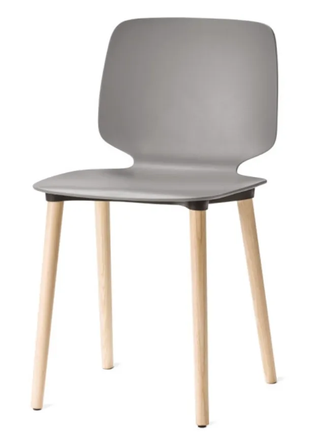 Babila wooden chair with technopolymer shell and wooden structure by Veneta Cucine.