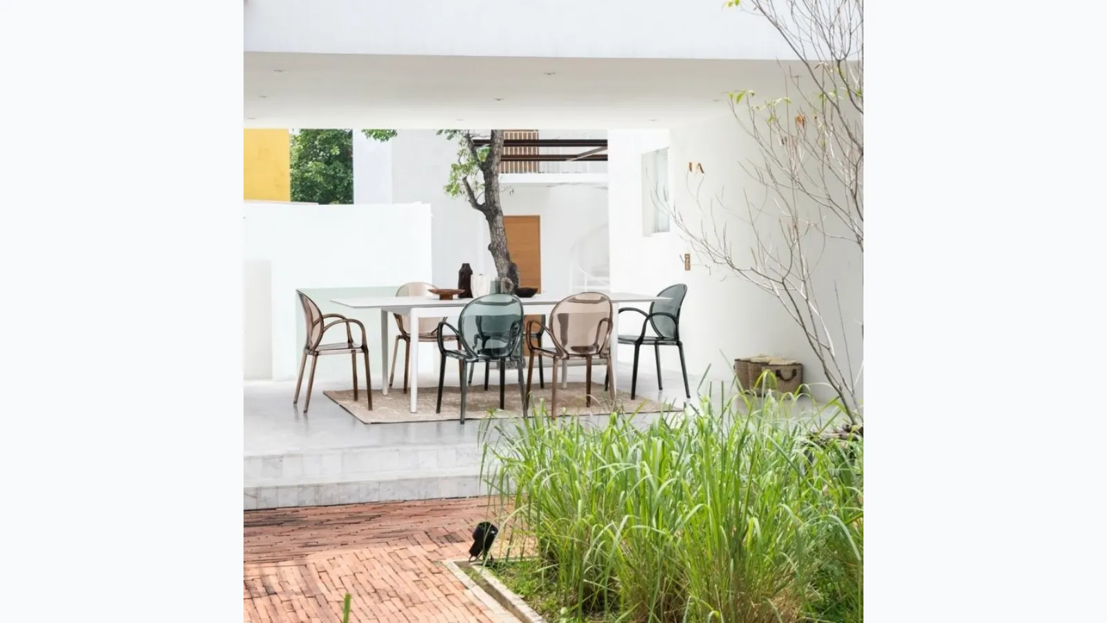 Camilla chair in polycarbonate by Bizzotto.