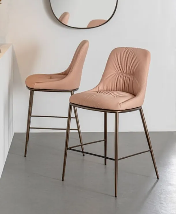 Chic stool in nubuck leather by Riflessi