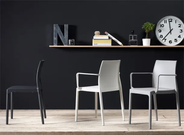 Stackable chair Chloé Trend mon amour by Scab Design.