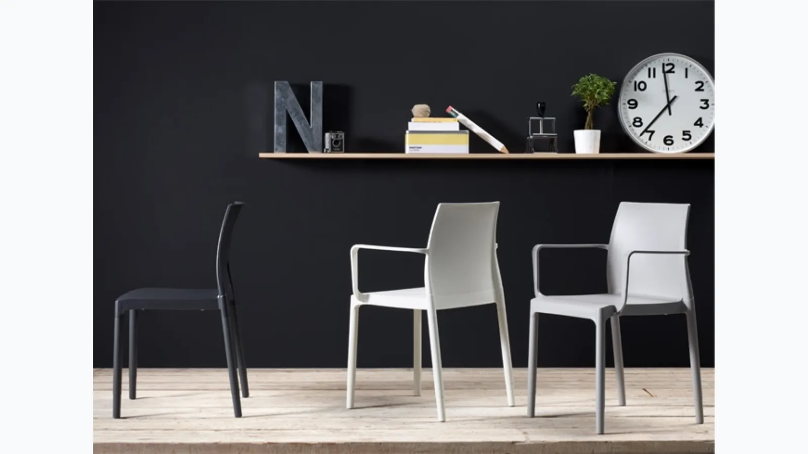 Stackable chair Chloé Trend mon amour by Scab Design.
