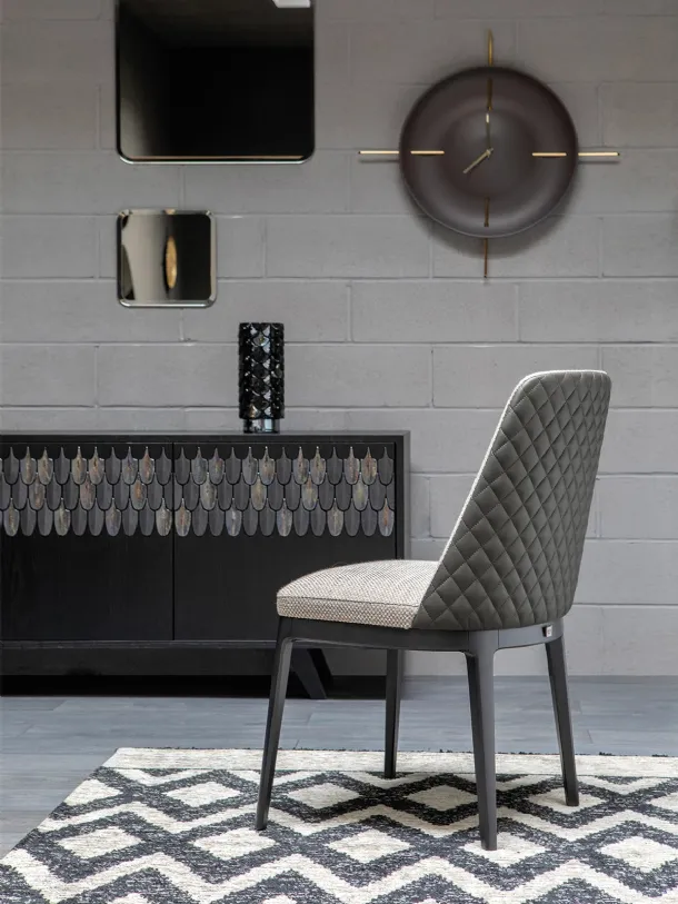 Cleo Élite chair in fabric and quilted leather by Tonin Casa.