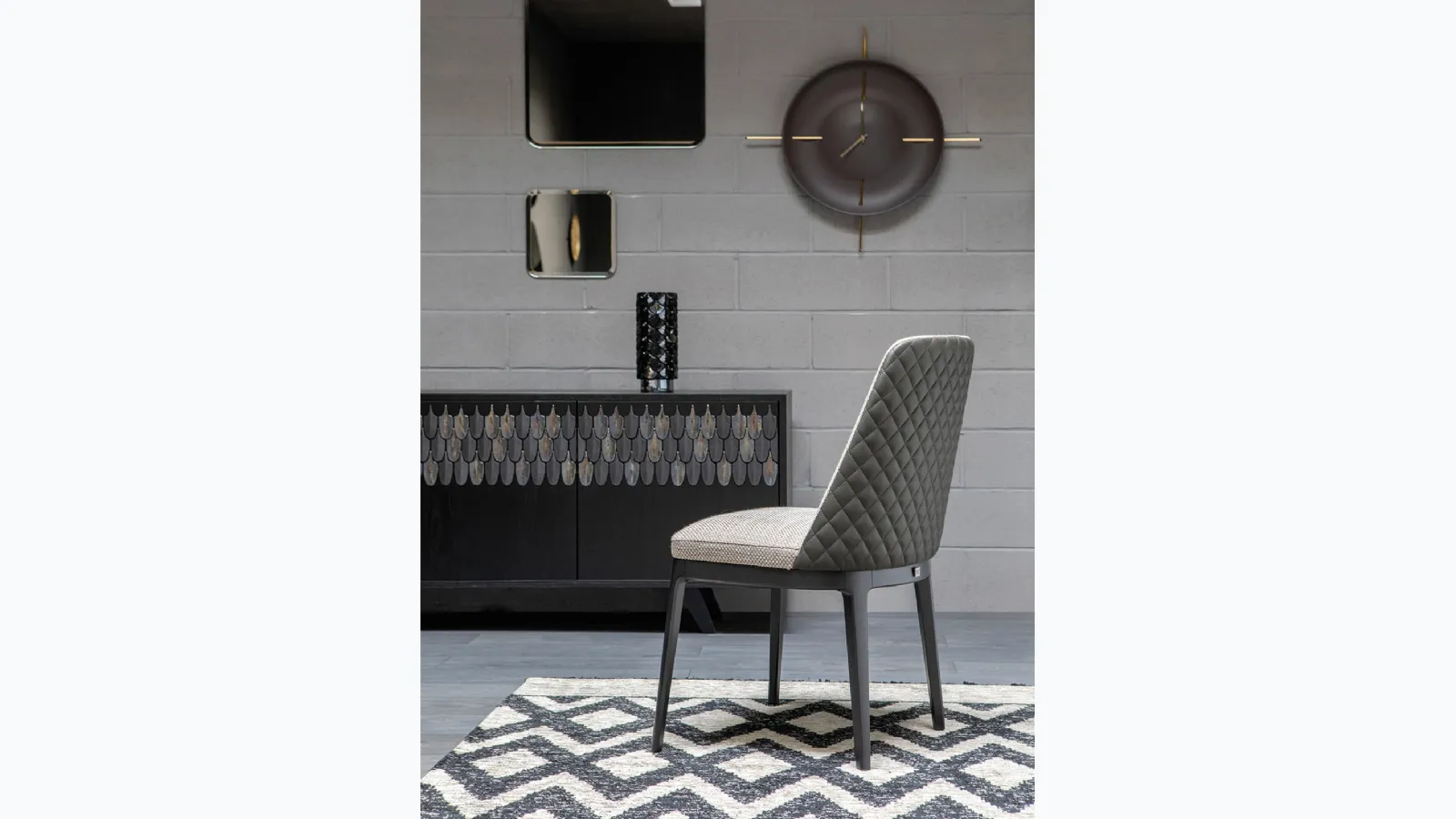 Cleo Élite chair in fabric and quilted leather by Tonin Casa.