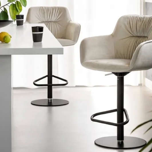 Cocoon stool by Calligaris