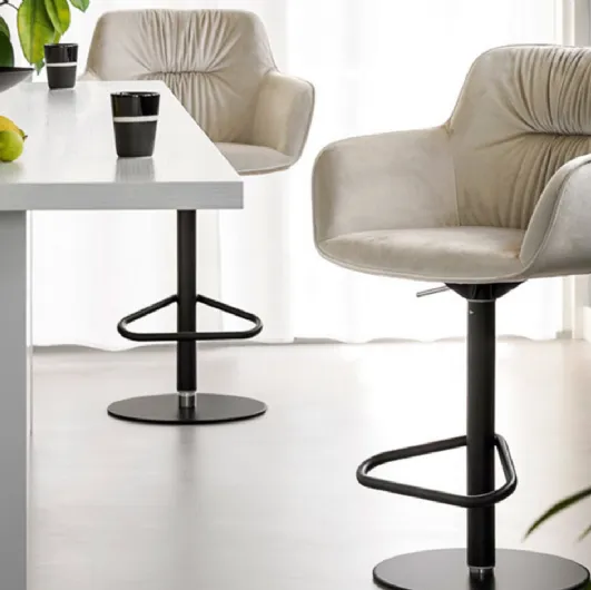 Cocoon leather upholstered stool by Calligaris