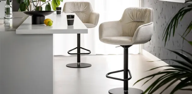 Cocoon leather upholstered stool by Calligaris
