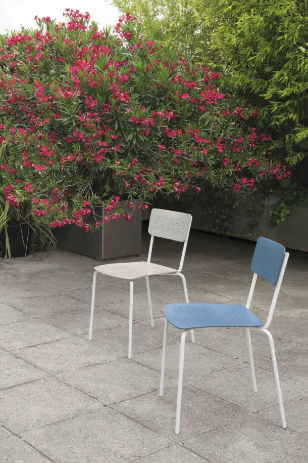 Ingenia's College Outdoor Chair.