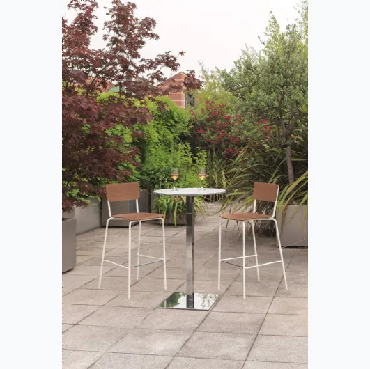 Stackable College Outdoor stool in polypropylene with a lacquered steel structure for outdoor use by Ingenia.