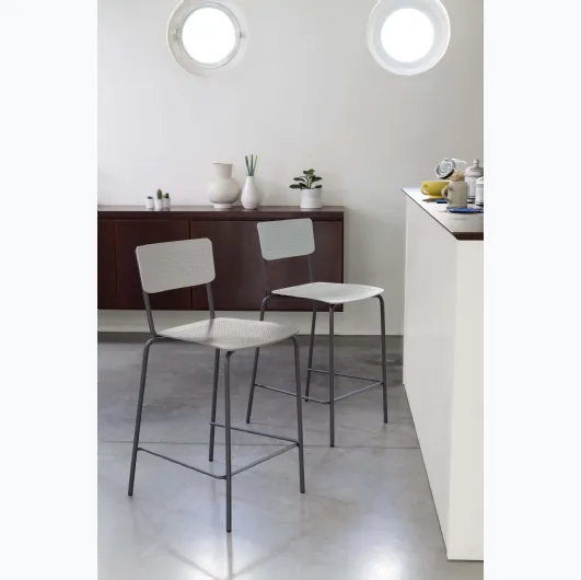 Stackable College stool in polypropylene with lacquered steel base by Ingenia
