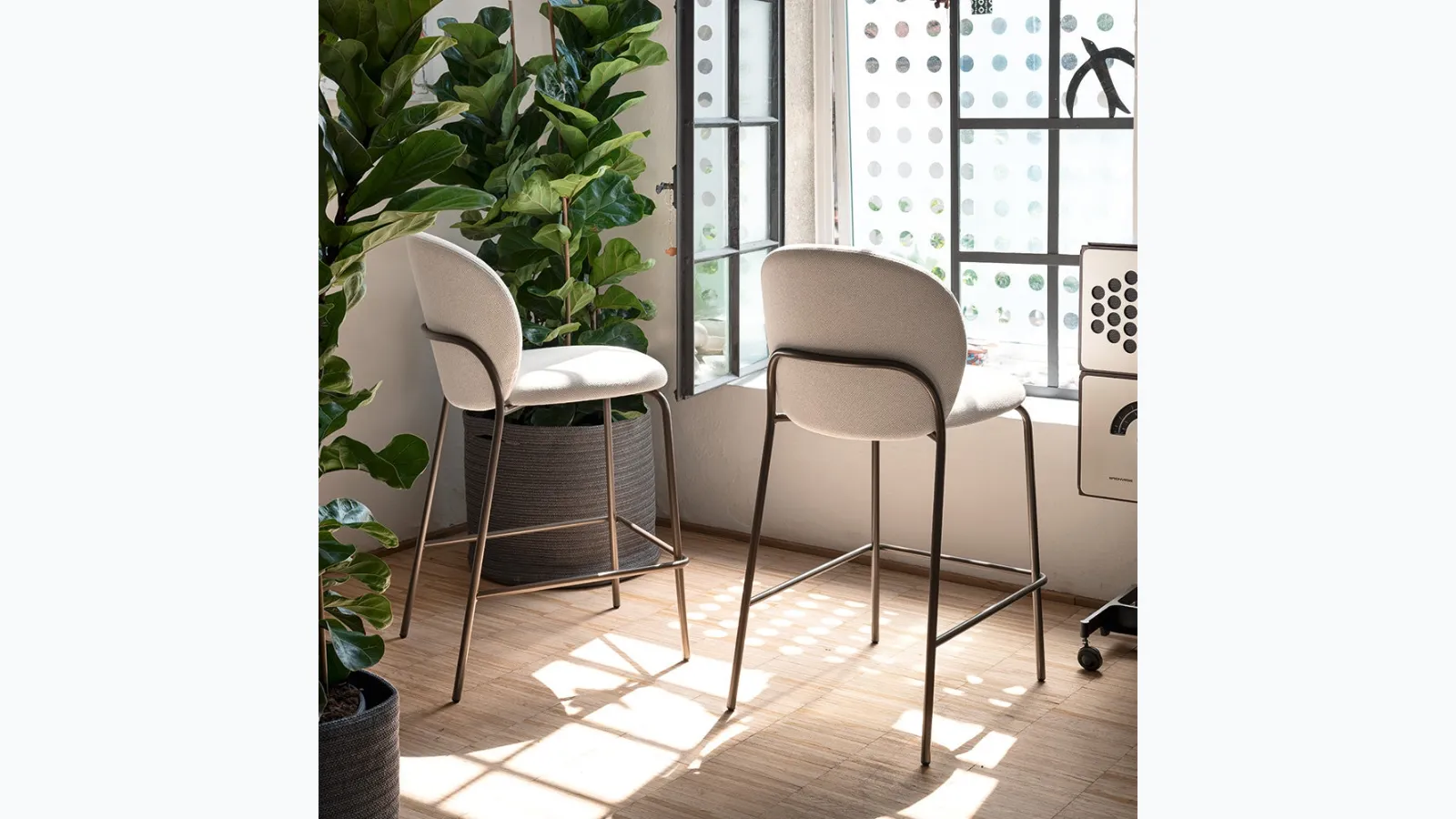 Cozy Mid stool by Connubia