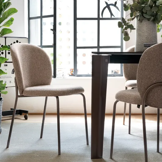 Cozy Mid chair by Connubia.