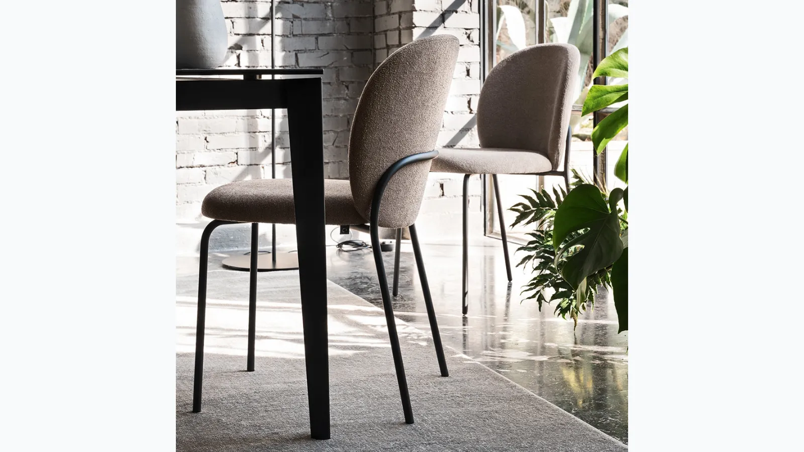 Cozy Mid chair by Connubia.