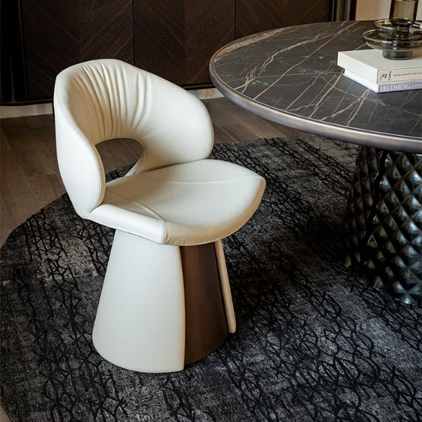 Dafne chair in leather by Cattelan Italia.