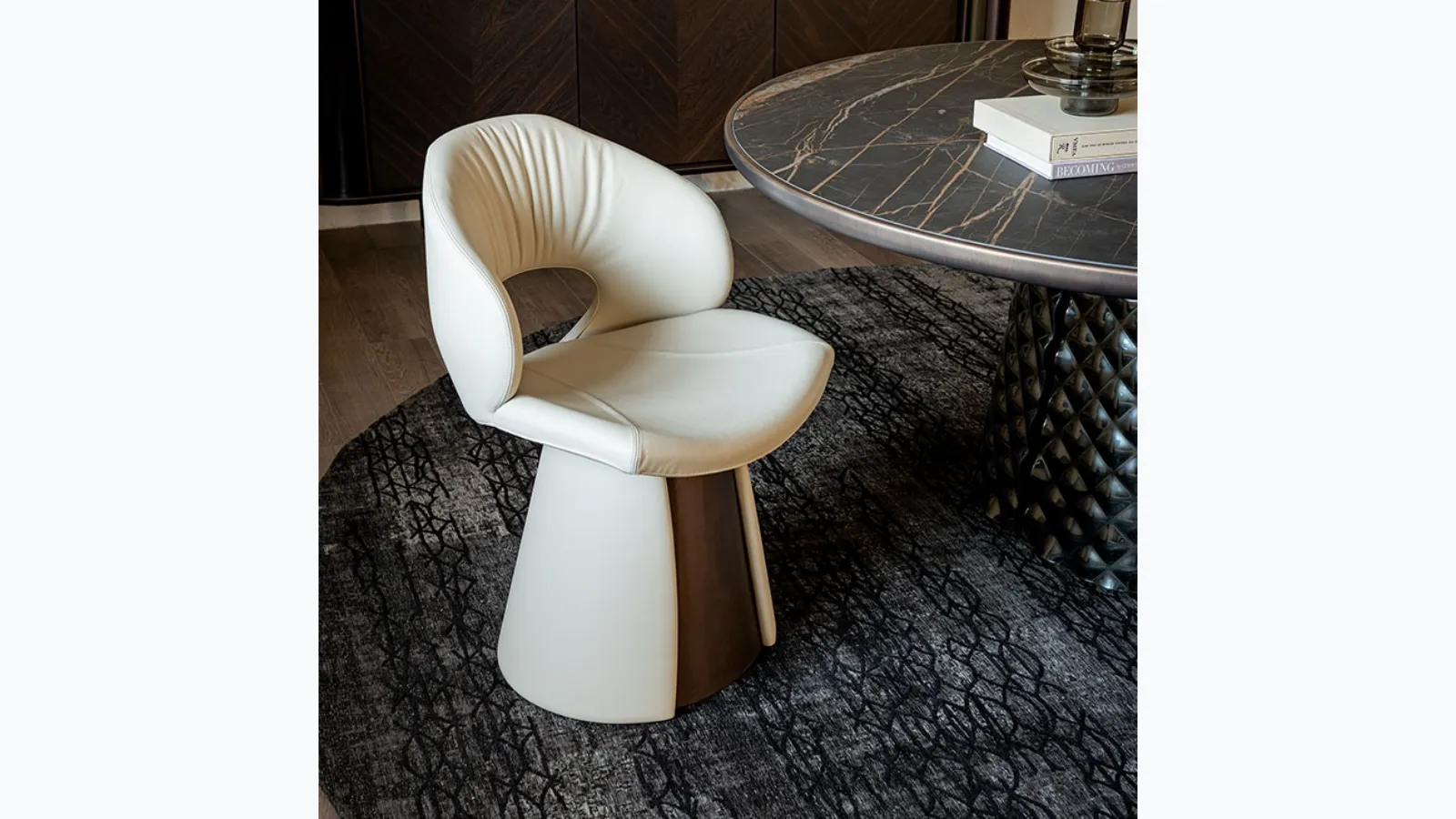 Dafne chair in leather by Cattelan Italia.