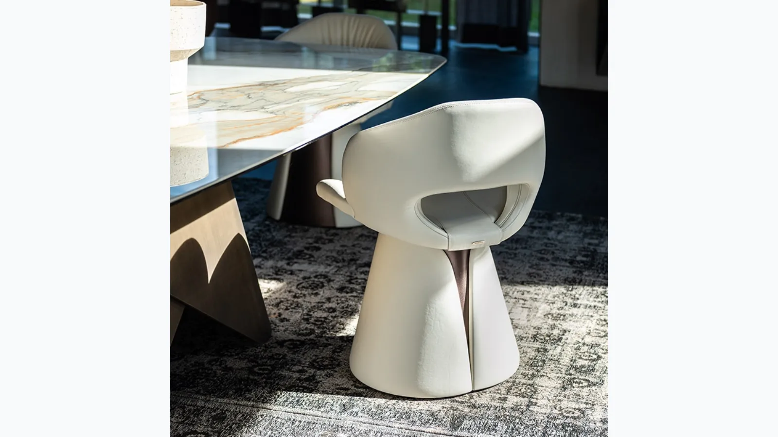 Dafne chair in leather by Cattelan Italia.