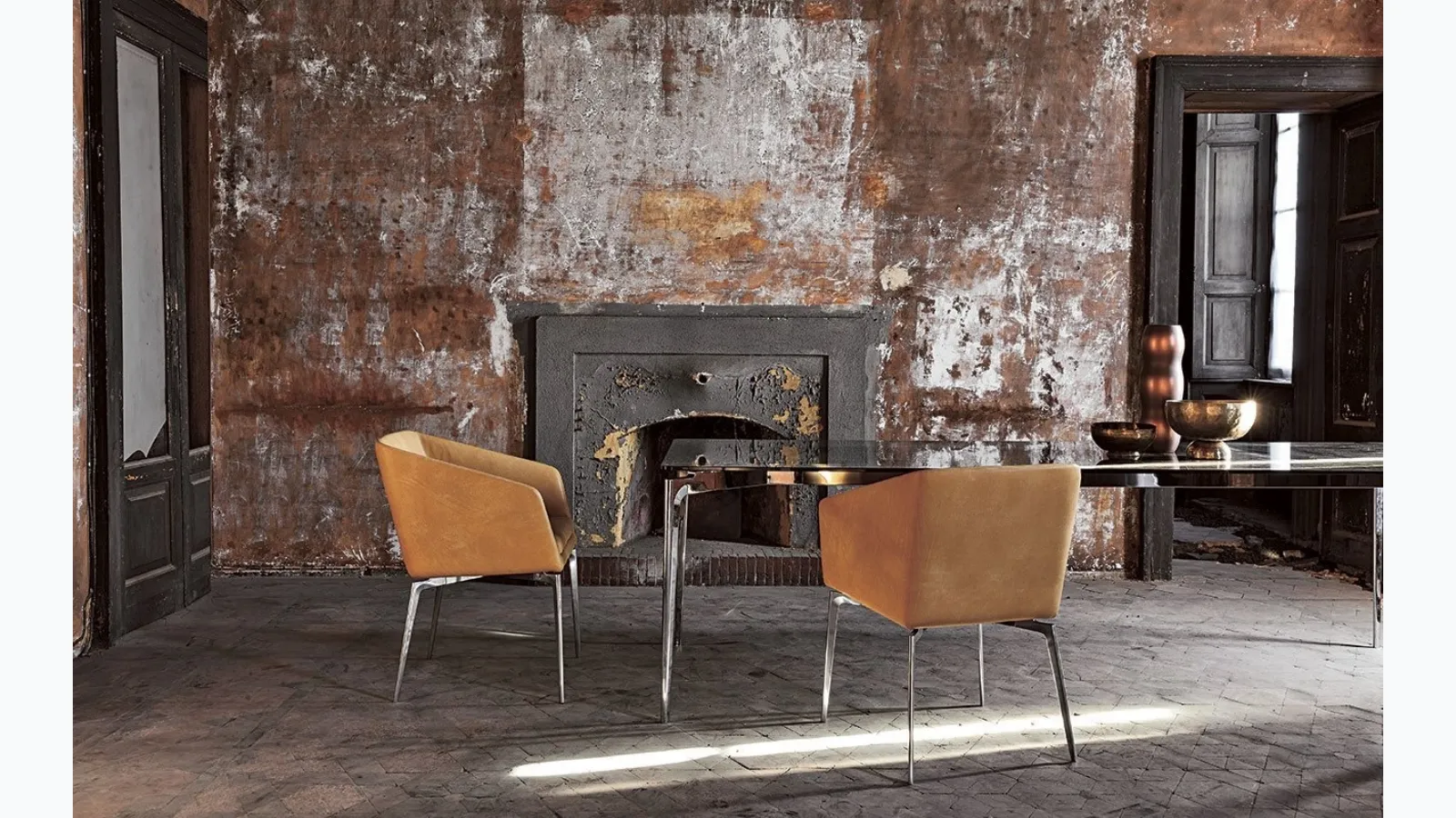 Fixed chair with chromed aluminum legs and Denise leather seat by Alivar.