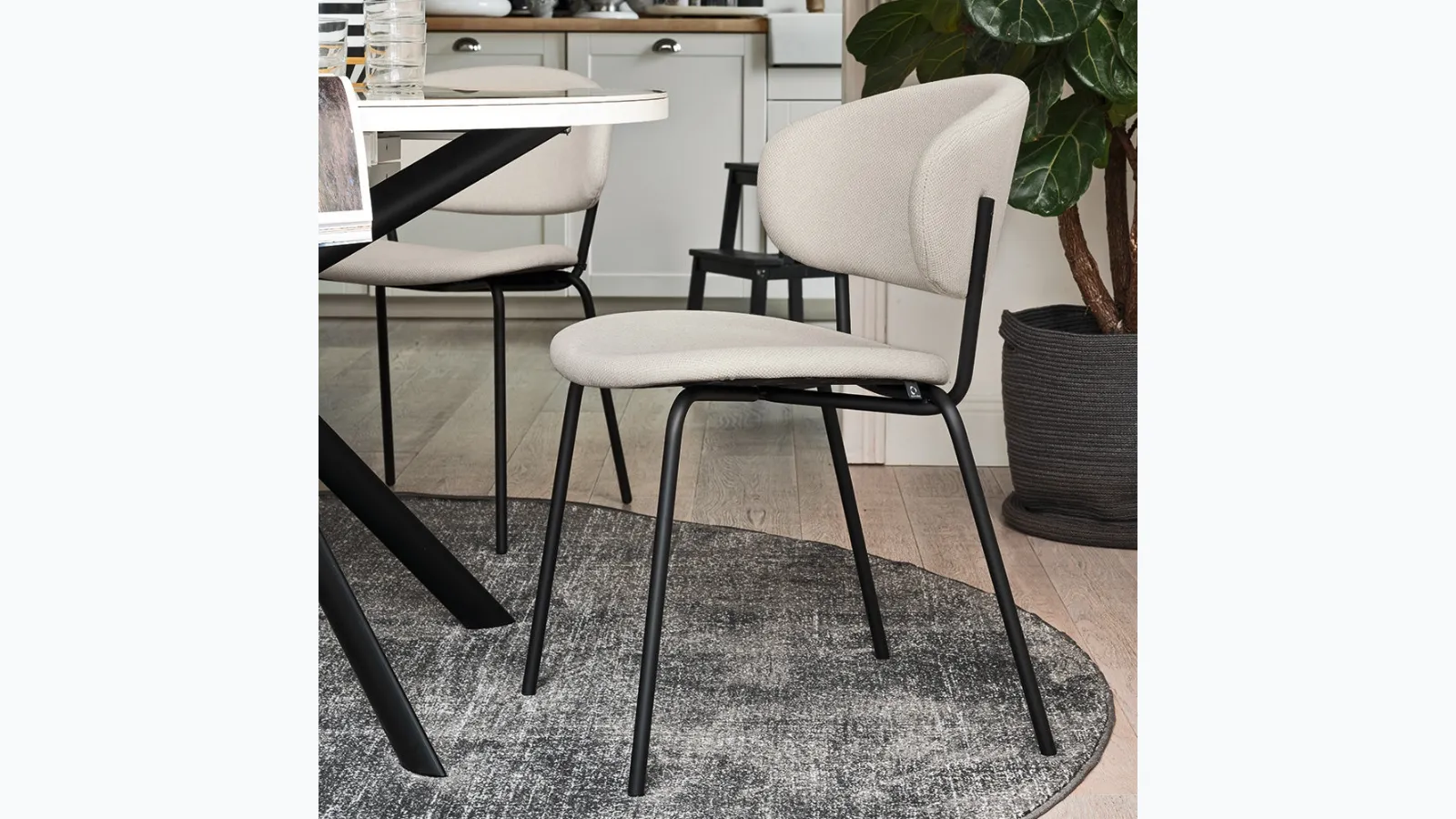 Desy chair by Connubia