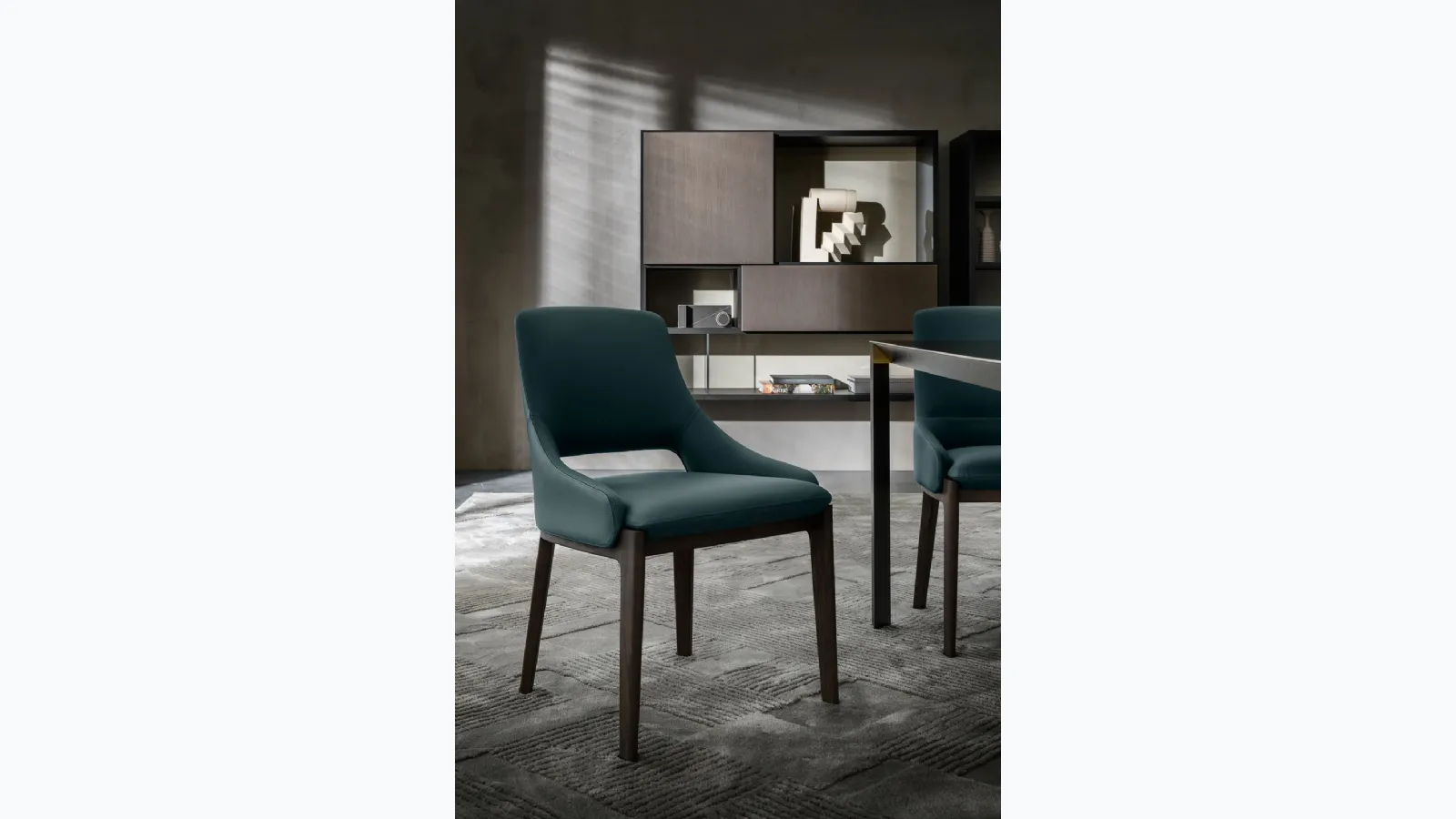 Devon leather chair by Molteni & C